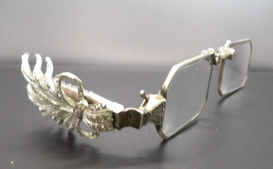 Increíbles gafas Lorgnette plegables Art Deco con diamantes de imitación y plateadas Foto 1 de 4