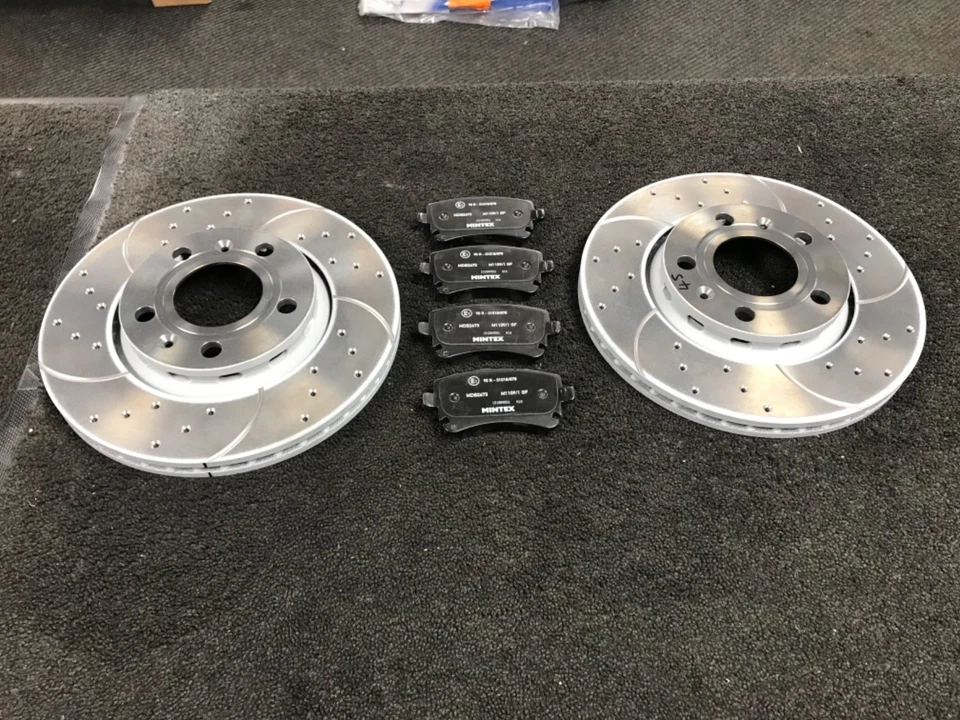 AUDI A8 3.0TDi QUATTRO 2004-10 CROSS DRILLED GROOVED BRAKE DISC REAR BRAKE PAD - Image 1 of 1