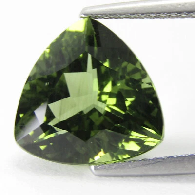 Piedra preciosa de apatita verde natural de 6,84 quilates con forma de billón de 12,4 x 12,2 x 7,6 mm Ref-VIDEO Foto 1 de 4