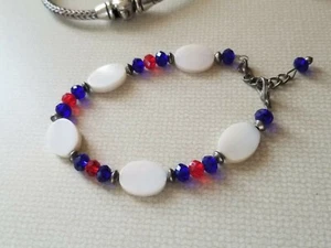 Pulsera vintage roja blanca y azul 7-8,5" cristal facetado joyería hecha a mano - Imagen 1 de 8