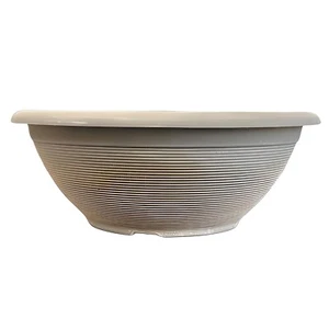 Fioriera da esterno 17" Helix - vaso da giardino in plastica grigio argilla e beige - Foto 1 di 40