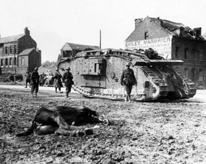 British Mark V Tank and Soldiers Peronne, France 8x10 WWI WW1 Photo 24 - Picture 1 of 1
