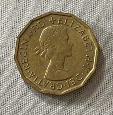 1963 UK Great Britain 3 Pence Thruppence Thrupenny Queen Elizabeth II Coin (63b) - Image 1 of 2