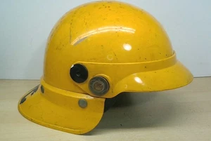 Vintage Yellow Federal Signal Model FH2 Firefighter Fireman's Fire Helmet RTFC - Picture 1 of 9