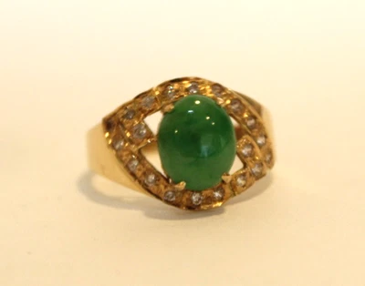 Vintage 18k Yellow Gold & Jade ring w/ 20 diamonds 750 size 7.5 - Image 1 of 4