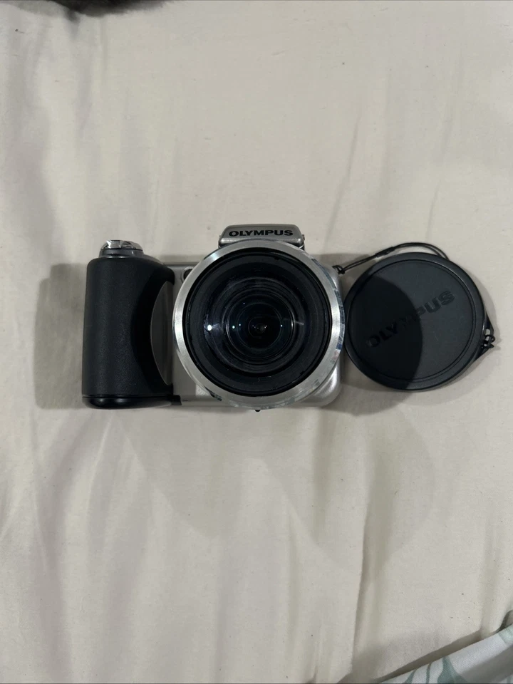 Olympus SP-600UZ Digital Camera 12MP, Silver Black, 15x Optical Zoom, Wide - Image 1 of 4