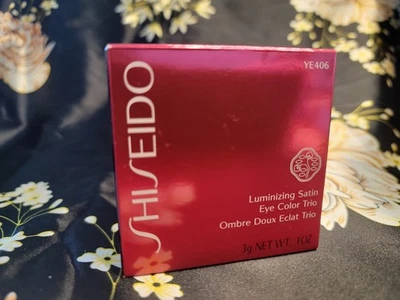 Shiseido Luminizador Satinado Color de Ojos Trío, YE 406, GLO. 10526, 0,1 oz. Foto 1 de 4