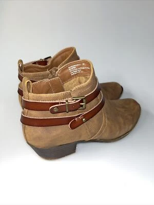 Botas al tobillo Madden Girl Baxxle marrón imitación cuero cremallera lateral tacón bloque para mujer 7M” Foto 1 de 4