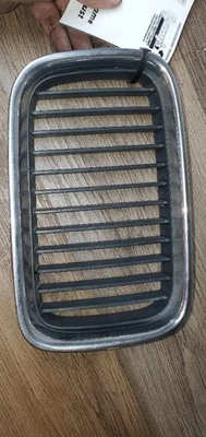 Passenger Right Grille Upper Fits 92-96 BMW 318i 1134431 Foto 1 de 4