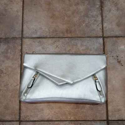 Yoki 银色信封人造皮革手拿包 钱包 80 年代派对 — 第 1/4 张图片