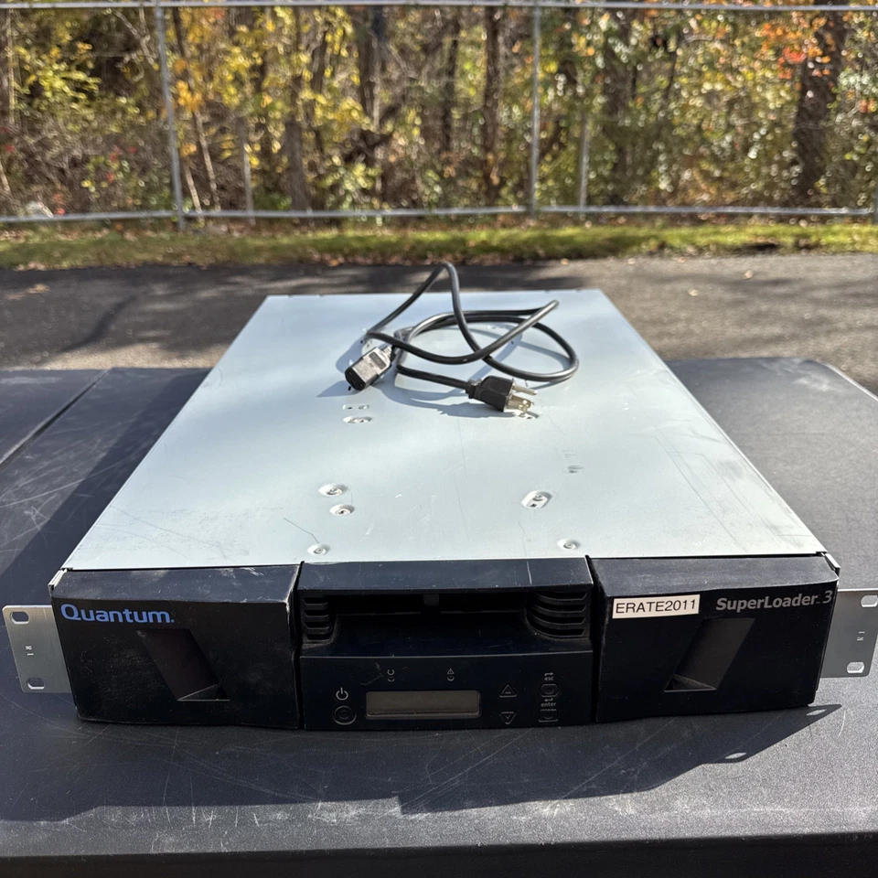 Quantum SuperLoader 3 L700 Tape Autoloader LTO Library Rackmount w/ Power Cable - Image 1 of 4