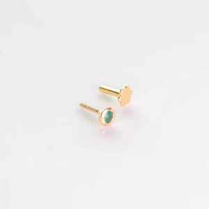 Natural 0.04Ct Emerald Tragus Helix Nose Screw Stud Piercing Pin 14K Yellow Gold - Picture 1 of 4