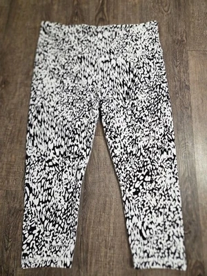 Athleta Elation Capri Mujer Leggings Grandes Pantalones Blanco Negro Estampado Ocelote Foto 1 de 4
