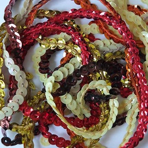 Paquete de muestras de lentejuelas de taza de 5 mm. 10 (12") piezas. Colores: Rojo Naranja Amarillo - Imagen 1 de 2