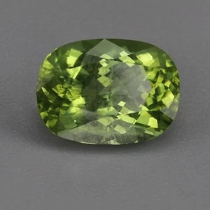 4.25cts - Sparkling Natural Cushion Cut Burmese Green Peridot 22072273 - Picture 1 of 5