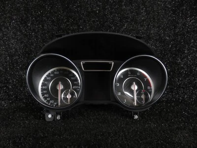 Cuadro de instrumentos velocímetro Mercedes Benz GLA45 AMG 14 19 A1179007400 M133 Foto 1 de 4