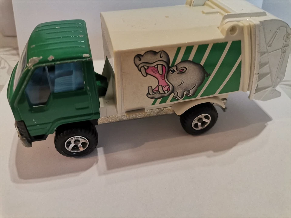 Majorette 1/35  Toyota camion poubelle Camion Immondizia Old Vintage Truck Metal - Immagine 1 di 4