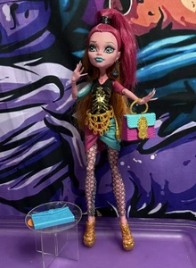 Monster High Scare Mester GIGI GRANT Puppe Daughter of the Genie mit Geldbörse - Bild 1 von 9