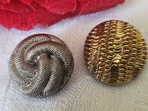 Duo boutons anciens en verre doré et argenté travaillé 1,7 cm G17N - Picture 1 of 4