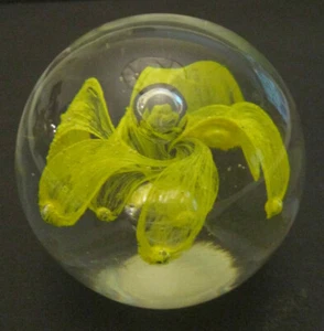 "Pisapapeles de vidrio con flor amarilla en vidrio burbuja - estilo Murano - 2,5" - Imagen 1 de 7