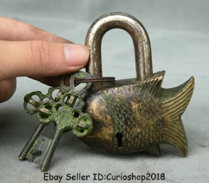 3.4" Antique Old Chinese Bronze Dynasty Year Fish barracuda Statue Lock Key Set - Picture 1 of 5