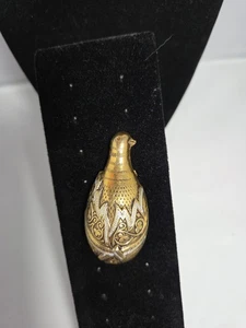 Spilla spilla cova uova uccellino damascato vintage firmata Spagna tono oro - Foto 1 di 4