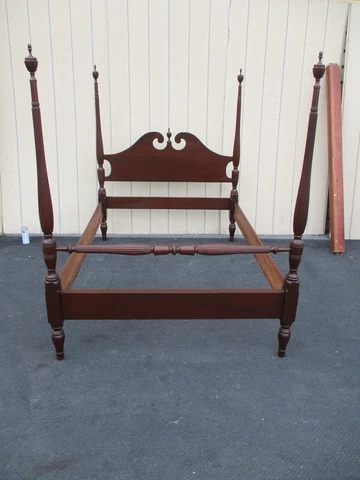 63252   Antique Full Size Mahogany Poster Bed Cover