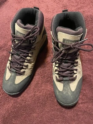 BOTAS DE SENDERISMO GLORY DESCOLORIDAS.MUY POCO DESGASTE. Botas muy bonitas Foto 1 de 4