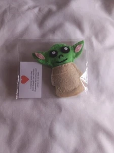Star Wars Pocket Hug Yoda Handmade - Picture 1 of 6