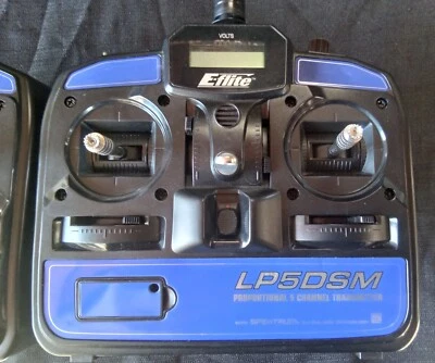 Lote de 2 controladores RC E-FLITE LP5DSM transmisor proporcional de 5 canales Foto 1 de 4