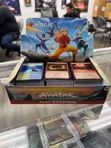 MTG Avatar Last Airbender Play Box Bulk: Comuni, Non Comuni, Terre, Foil - Foto 1 di 1