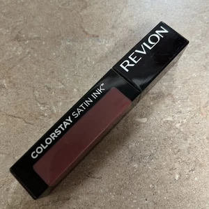 Color de labios tinta satinada Revlon ColorStay 033 Queen of Quartz líquido 0,17 fl oz - Imagen 1 de 6