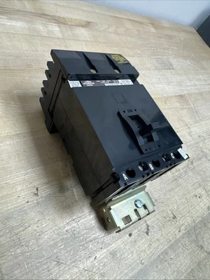 SQUARE D FA32030 FA I-LINE 3 POLE 30 AMP 240v BLACK CIRCUIT BREAKER - Image 1 of 4