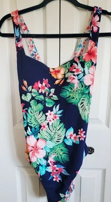 Casa rodante Tommy Bahama M Island Cays floral reversible espalda con encaje nueva $178 Foto 1 de 4