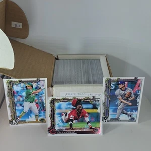 2025 Topps Holiday Baseball Complete Base Set #1-200 - Picture 1 of 2