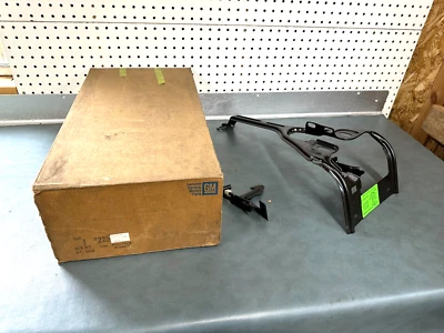 Kit de cierre secundario del capó superior GM OEM NOS 22579922 1987-1996 Chevrolet Beretta Foto 1 de 4