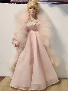 BEAUTIFUL VINTAGE MARY KAY ASH PORCELAIN DOLL 1988 MARY KAY COSMETICS - NO STAND - Picture 1 of 18