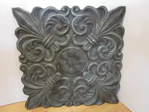Targa da parete in latta goffrata usurata decorazione farina di lis 28” quadrata invecchiata - Foto 1 di 12