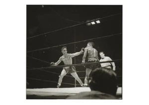 Postcard Stanley Kubrick Photo "Fight Night at the Garden" Boxing 1949 MINT - Picture 1 of 1