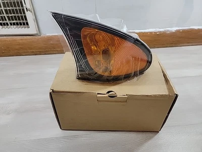 OEM Corner Light Passenger Right Side For 2002-05 BMW 325i 330i 330xi 325xi  - Image 1 of 4