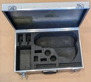 Custodia in metallo con ritagli per Sennheiser MZW 20-54x34x19 cm - Foto 1 di 12