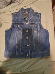 Levi's Jean Vest Girls Small Button Up Collar Silver Leather Label, Red Tag - Picture 1 of 6