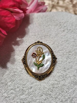 HERMOSO Broche Prendedor De Colección Tono Dorado con Flor de Madreperla con Esmalte y Marcasita Foto 1 de 4
