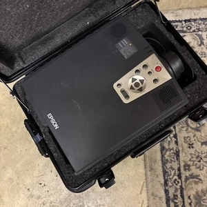 Epson PowerLite 5300 Projector With Hard CASE ONLY 60 Hours! - Picture 1 of 4