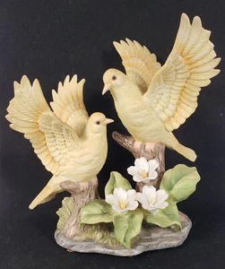 Birds Figurine Statue Yellow READ Jonathon Byron 1990 A55 - Picture 1 of 7