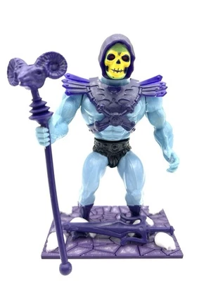 MASTERS OF THE UNIVERSE VINTAGE 1981 SKELETOR NEAR COMPLETE W/FREE STAND! - Image 1 of 4