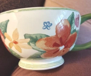 Seltener Pier 1 Steingut Kaffeebecher mit Fuß handbemalt Blumen übergroßer Kaffeetasse - Bild 1 von 12