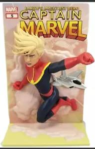 Captain Marvel Cómic 3D Standee por Caja de Botín Juguetes Vengadores Originales Caja Abierta - Imagen 1 de 3
