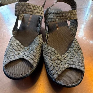 bernie mev. Sandalias tejidas grises con diseño de correa cruzada - Imagen 1 de 5