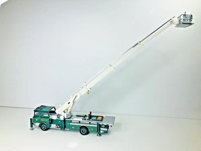 CORGI MACK CF TOWER LADDER HEROES UNDER FIRE GREENTREE PA 1:50 DISPLAY CASE READ - Image 1 of 4